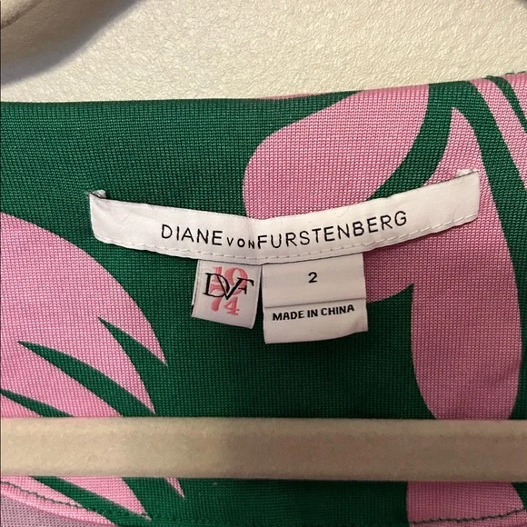 Diane Von Furstenberg Green and Pink Floral Tunic Resortwear Vacation Style - Picture 2 of 3